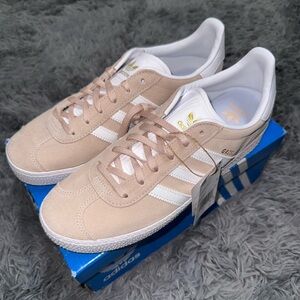 Adidas Gazelle Pink Tint Suede Shoes Size 7Y/8.5W Brand New
